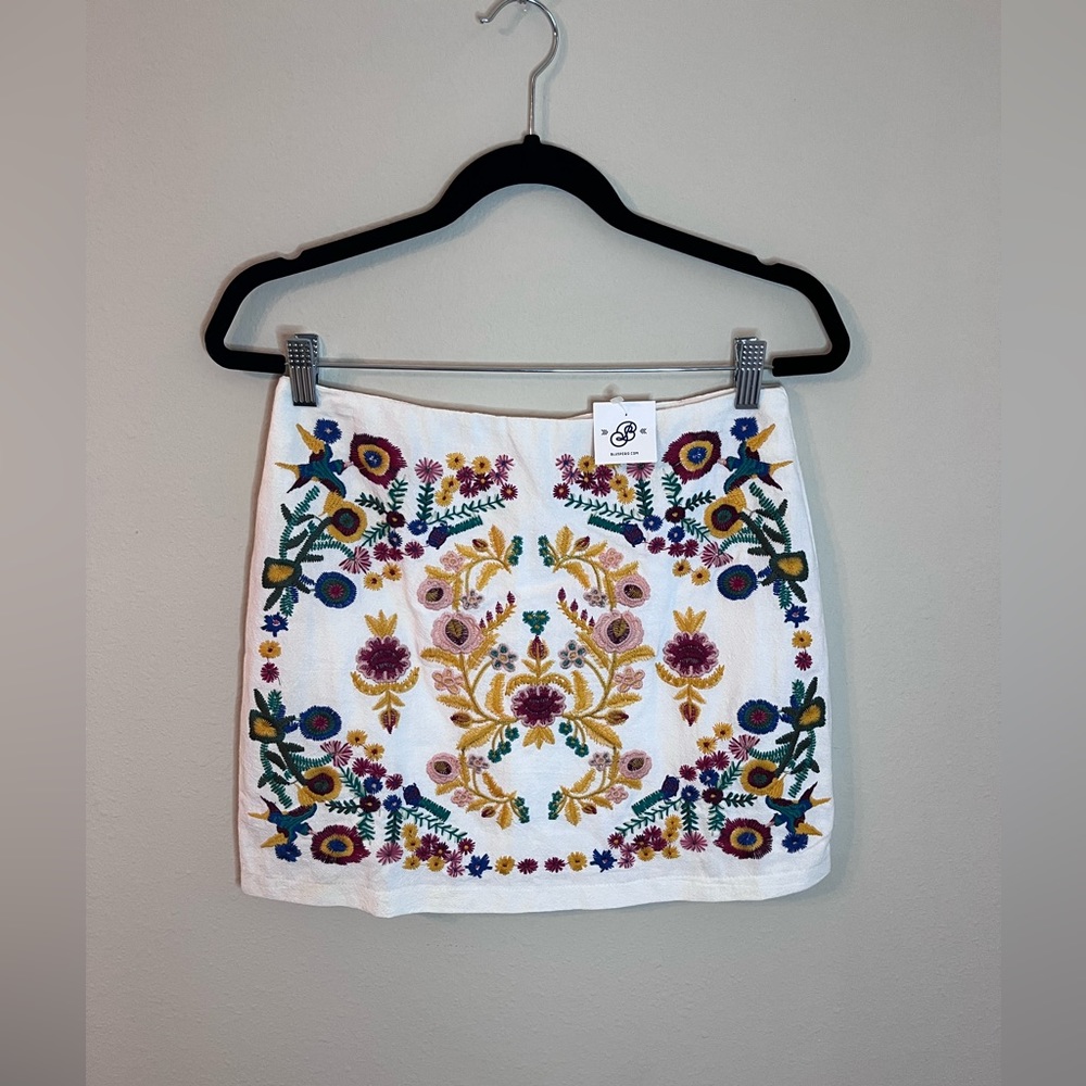 Embroidered white mini skirt